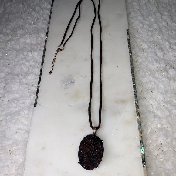 Brown stone medallion pendant on leather cord string necklace - Picture 4 of 5